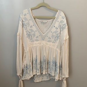 American Eagle cream and blue detailed blouse
